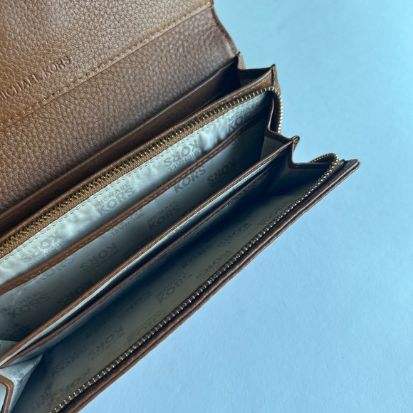 Michael Kors Tan Pebble Genuine Leather Wallet - Picture 11 of 12